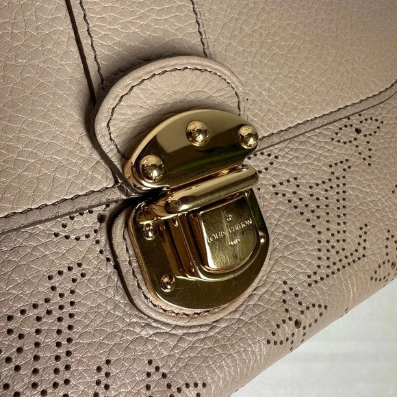 Authentic LOUIS VUITTON Mahina Amelia Wallet Beige Opal w/COA - Picture 15 of 15